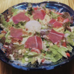 あぐー生ハムシーザーサラダ